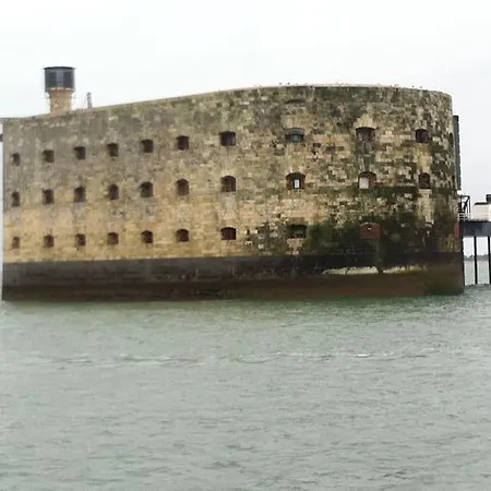 maison aytré la rochelle bord de mer quartre chambres Casa vacanze *
